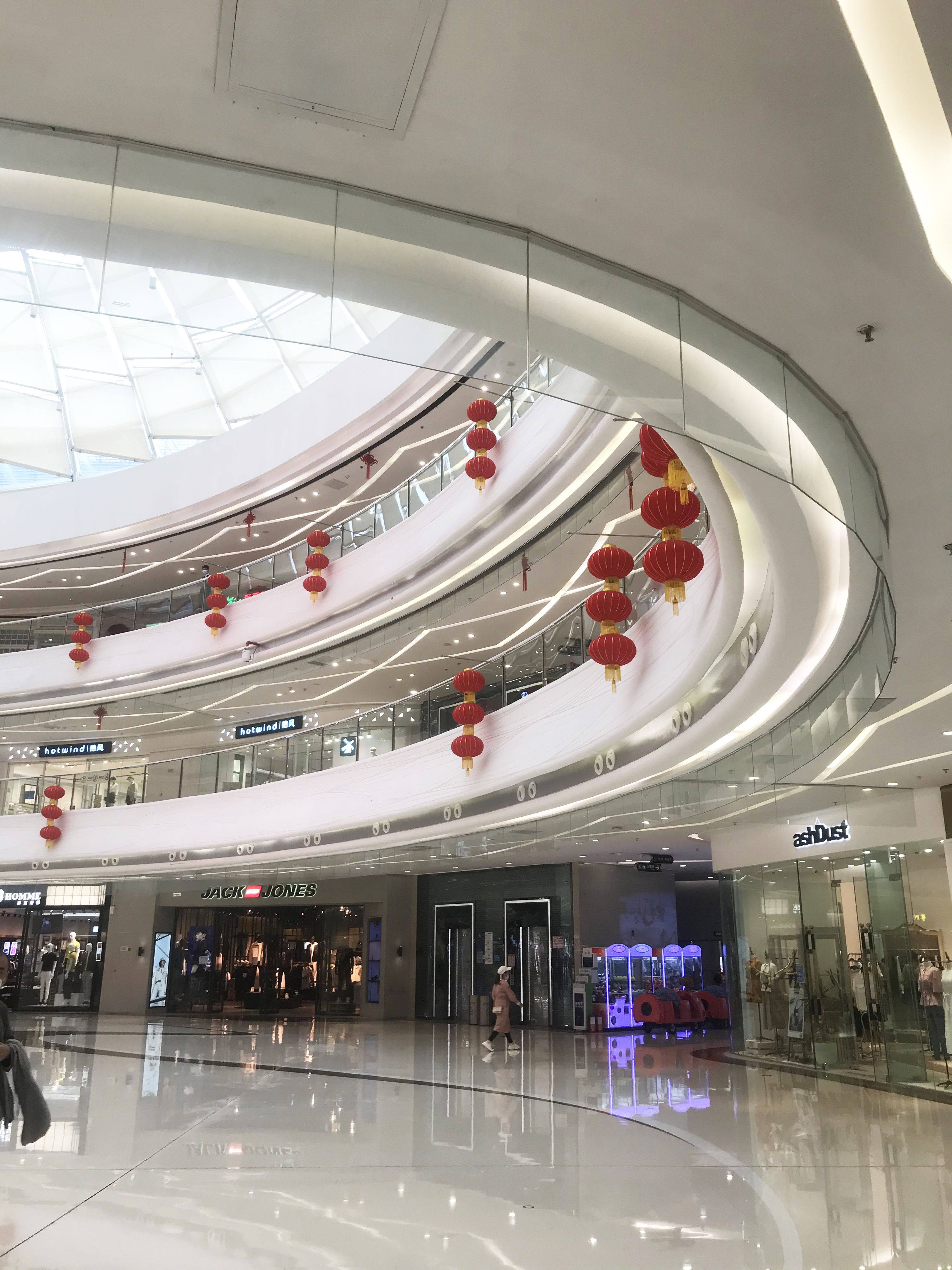 Single layer hanging smoke proof glass