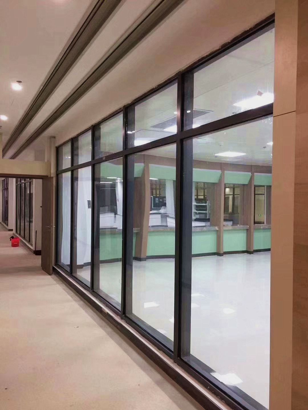 Fireproof glass partition wall